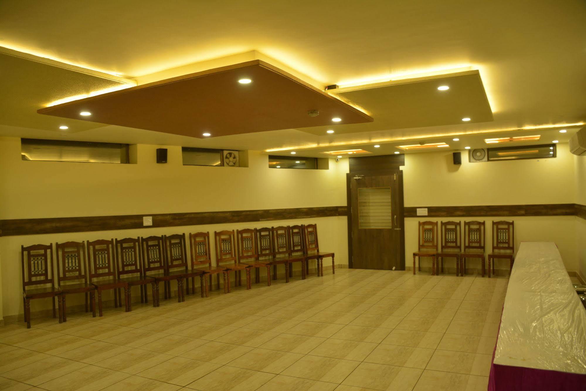 Fabhotel Padmavati Palace Mansarovar جايبور المظهر الخارجي الصورة